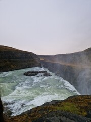 Island: Wasserfälle, Natur pur.