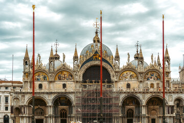 Fototapeta na wymiar View of Basilica di San Marco on piazza San Marco in Venice, Italy.
