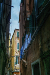 Fototapeta na wymiar Laundry in Venice Weathered buildings narrow alley