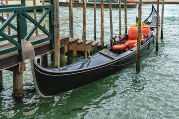Fototapeta na wymiar A typical gondola in Venice