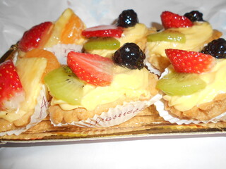 italian cakes with fruits