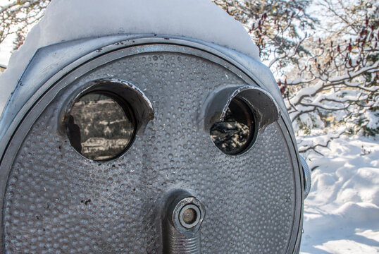 coin operated binoculars