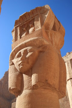 Statue du dieu Hathor , temple Hatchepsout ; Egypte)