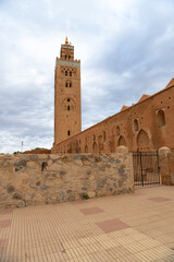 Photo of the exterior of the Koutoubia mosque in the city of Marrakech, cloudy day.