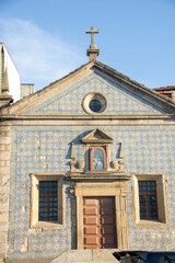 Fototapeta na wymiar Small church covered with blue tiles on Porto River bank