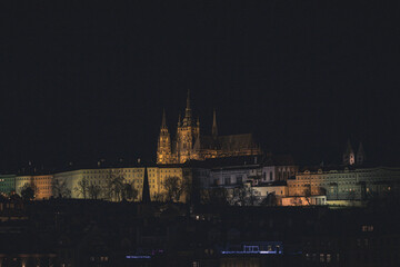 Fototapeta na wymiar Zamek na Hradczanach w nocy - praga