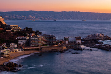 Fototapeta premium sunset in the city Reñaca, Viña del Mar, Valparaíso Chile