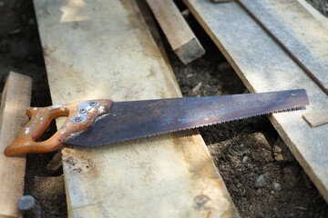 This manual wood saw is usually used for wood cutting work activities