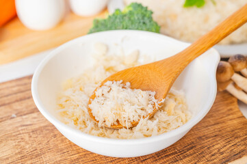 スプーンですくう生パン粉