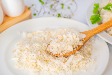 スプーンですくう生パン粉