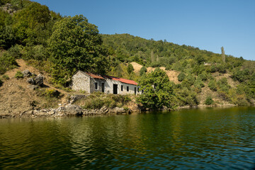 Fototapeta na wymiar Liqeni i Koanit or Koman reservoir
