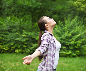Fototapeta premium Beautiful young girl enjoying summer day