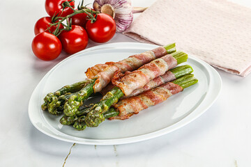 Grilled asparagus with bacon