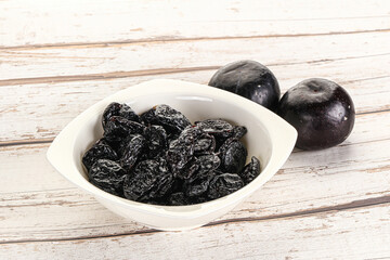Dry prunes in thw bowl