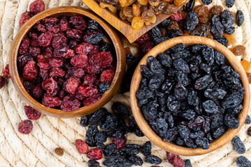 blue dry raisins for cooking desserts