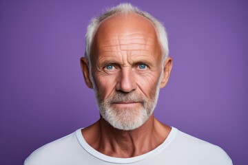 Obraz premium Portrait of a handsome senior man with grey hair. Isolated over purple background.