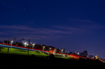 la estela que deja el tren a su paso