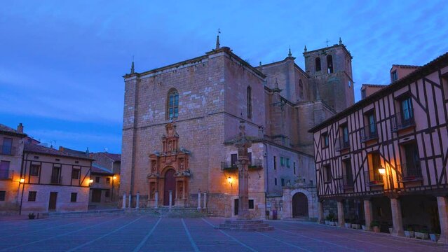 Rollo or Picota in the Plaza Mayor of the town of Pe&ntilde;aranda de Duero. Municipality of Pe&ntilde;aranda de Duero. Province of Burgos. Castile and Leon. Spain. Europe