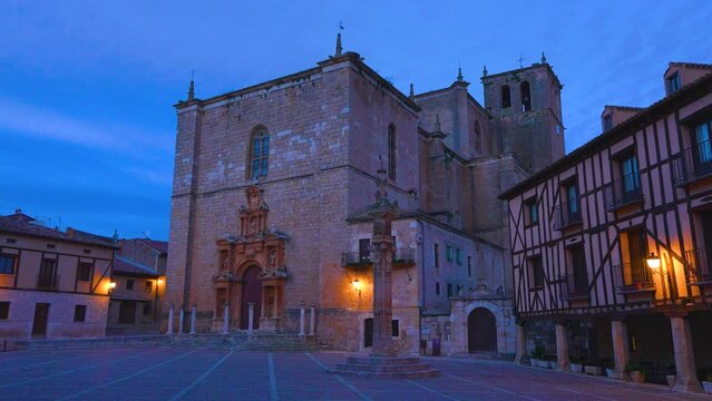 Rollo or Picota in the Plaza Mayor of the town of Pe&ntilde;aranda de Duero. Municipality of Pe&ntilde;aranda de Duero. Province of Burgos. Castile and Leon. Spain. Europe