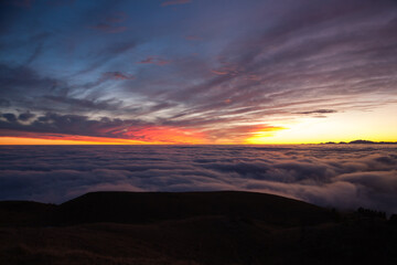 Fototapeta na wymiar Spectacular sunset over a sea of clouds