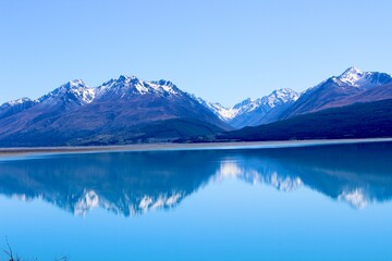 New zealand mirror lake blue and mountains in the back 