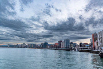 Obraz premium Invierno en la costa de Gijón.