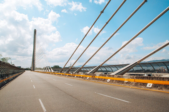 La Novena Provincial Viaduct, Bucaramanga, Santander, Colombia, the largest suspension bridge in America