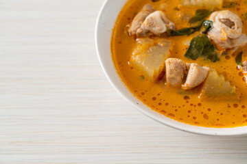 Chicken curry soup with roti