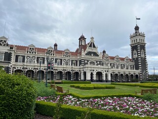 Obraz premium Dunedin Railway Station in Dunedin, South Island of New Zealand