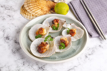 Grilled scallops shell with butter