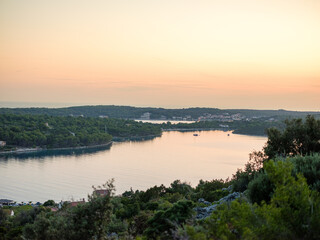 Abenddämmerung über der Küste von Dugi Otok 