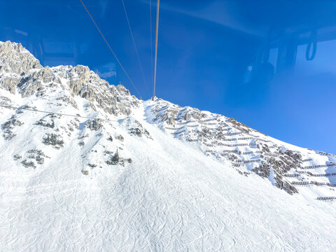 Austria, Tyrol, Hafelekarspitze seen from overhead cable car