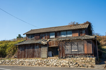 日本の岡山県瀬戸内市の前島の古くてとても美しい建物