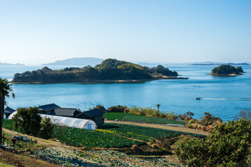 日本の岡山県瀬戸内市の牛窓と前島の美しい風景