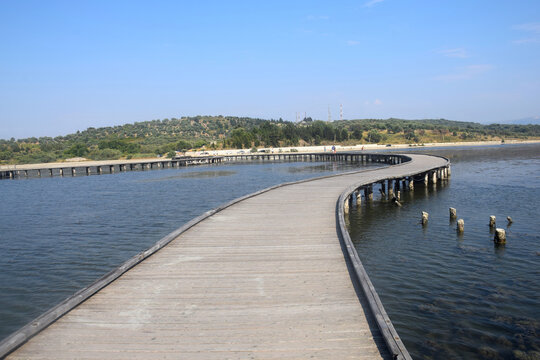 Zv&euml;rnec bridge Valona Albainia