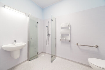 Zupełnie nowa toaleta/łazienka w szpitalu/klinice - 701681797