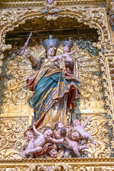 Fototapeta na wymiar statue, religious symbol in the side chapel of the church of Nossa Senhora da Conceição, city of Santarem-estremadura-portugal
