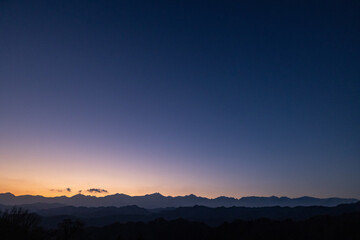 日が沈む北アルプス