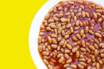 Baked beans in tomato sauce