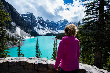 Young woman in Moraine lake, Banff National Park, Canada - obrazy, fototapety, plakaty