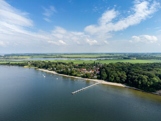 Luftbild von der Seebrücke Devin am mittleren Strelasund mit dem Deviner Park