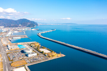 Fototapeta premium 焼津港親水広場ふぃしゅーなと焼津港（静岡県焼津市）