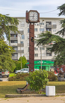 Insa Public Clock Paracin