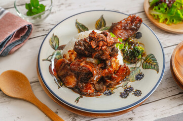 牛すね肉と野菜の赤ワイン煮込み