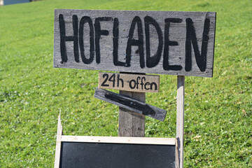 Hinweisschild auf "Hofladen", Gais, Appenzell-Ausser,rhoden, Schweiz