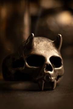 Skull with fangs and horns ring