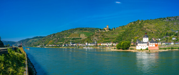 Fototapeta na wymiar Rheinschifffahrt Oberwesel und St. Goar