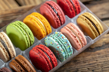 4K Ultra HD Close-Up Image of Colorful Traditional Macaroons - Sweet Indulgence