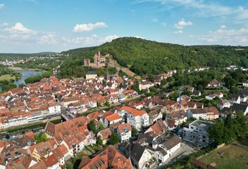 Stadt Wertheim mit Burg Wertheim aus der Luft