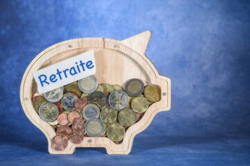 argent euros monnaie epargne BCE finances financier banque bancaire piece change tirelire cochon porcelet retraite